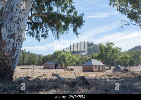 Wilpena Pound, South Australia, Australien - 15. März 2018: Blacksmith's Shop and Cottage, Old Wilpena Station, eine Arbeitsstation bis 1985 innerhalb der Th Stockfoto