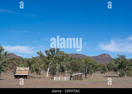 Wilpena Pound, South Australia, Australien – 15. März 2018: Store and Stables within the Old Wilpena Station, eine Arbeitsstation bis 1985 innerhalb der Stockfoto