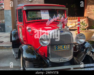 Burbank, Kalifornien, USA - 4. August 2018. Ein 1928er Ford, Model A, mit amerikanischer Flagge, auf der Burbank CA Classic Car Show Stockfoto