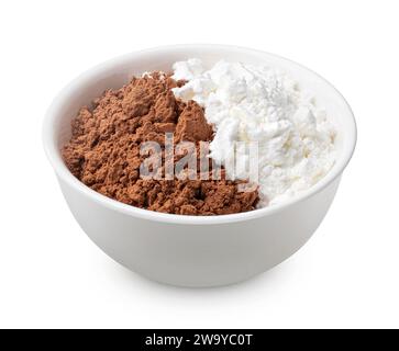 Mischung aus Mehl und Kakaopulver isoliert auf weißem Hintergrund Stockfoto