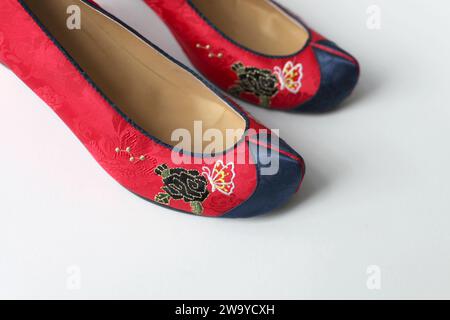 Traditionelle koreanische Gomusin-Schuhe. Frauen-Gomusin werden Danghye genannt. Stockfoto