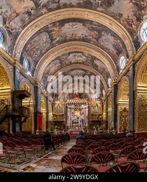Valletta, Malta - 23. Dezember 2023: Innenansicht der Ko-Kathedrale Saint John in Valletta Stockfoto