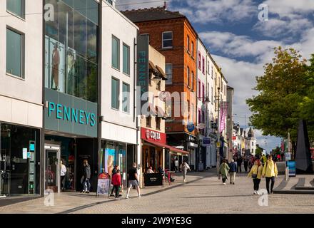 Irland, Munster, Waterford, John Roberts Square, Geschäfte Stockfoto