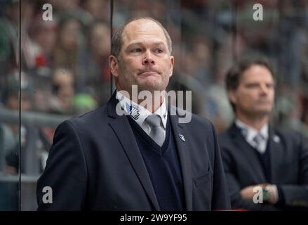 Steve Walker (Cheftrainer, Schwenninger Wild Wings). Augsburger Panther gegen Schwenninger Wild Wings, Eishockey, DEL, 33. Spieltag, Saison 2023/2024, 30.12.2023. Foto: Eibner-Pressefoto/Heike Feiner Stockfoto