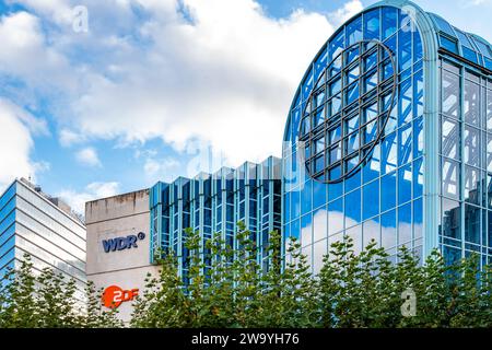 Düsseldorf, 31.10.2023: Fernseh- und Hörfunkgebäude des WDR in Düsseldorf. Der WDR ist eine öffentlich-rechtliche Rundfunkanstalt Stockfoto