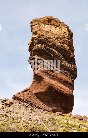 Roque Cinchado in der Roques de Garcia an den Hängen des Vulkans Teide. Mount Teide Nationalpark. Santa Cruz de Tenerife, Kanarische Inseln, Spanien Stockfoto