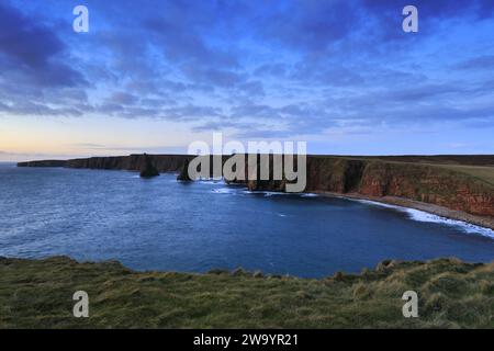 Die Duncansby Sea Stacks in Duncansby Head, Caithness, Nordostküste Schottlands, Großbritannien Stockfoto