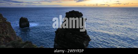 Die Duncansby Sea Stacks in Duncansby Head, Caithness, Nordostküste Schottlands, Großbritannien Stockfoto