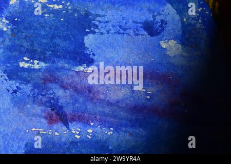 Aquarell, Farbe, Abstraktion. Nahaufnahme. Echte Textur von Aquarellfarbe auf Papier. Spritzer flüssiger Farbe. Stockfoto
