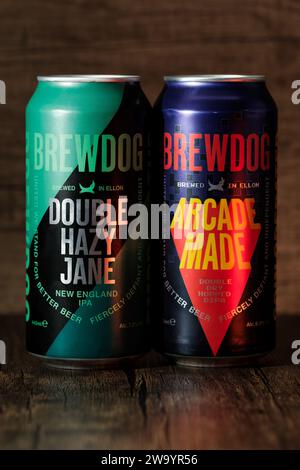 Newcastle UK: 22. April 2023: Dosen von BrewDog Craft Beer IPA. Doppeltes Hazy Jane Stockfoto