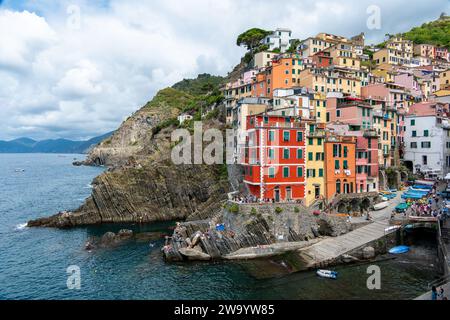 Riomaggiore, Italien, 29. Juli 2023.Blick auf die Küste von Riomaggiore Stockfoto