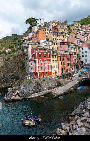 Riomaggiore, Italien, 29. Juli 2023.Blick auf die Küste von Riomaggiore Stockfoto