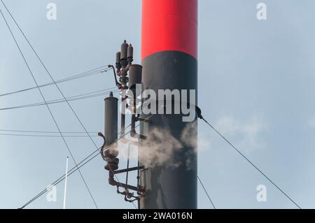 Dampf und Pfeife auf einer Fähre am Lake George New york. Stockfoto