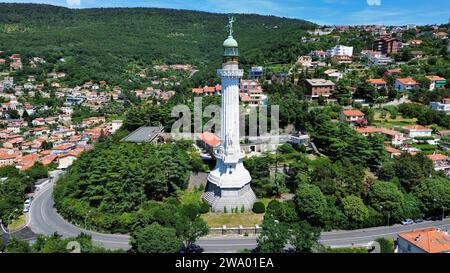 Drohnenfoto Victory Lighthouse Triest Italien Europa Stockfoto