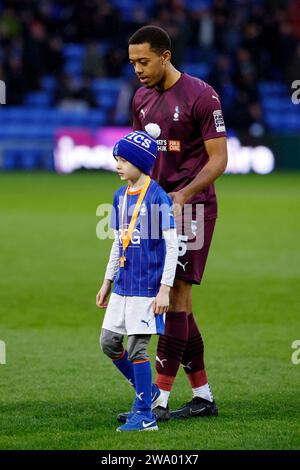 Oldham Maskottchen während des Spiels der Vanarama National League zwischen Oldham Athletic und Hartlepool United im Boundary Park, Oldham am Samstag, den 30. Dezember 2023. (Foto: Thomas Edwards | MI News) Stockfoto