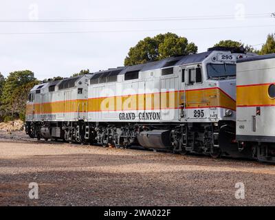 Zugmaschinen der Grand Canyon Railway, Südrand des Grand Canyon Depots, Arizona, USA. Stockfoto