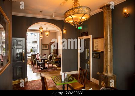 Irland, Dublin, Camden Street, Wetherspoons Keavan's Port Hotel, georgianisches Interieur Stockfoto