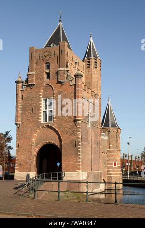 Mittelalterliches Stadttor - Amsterdamse poort, 1468 in Haarlem erbaut. Stockfoto