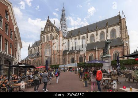 Die St. Bavo Church oder Grote Kerk am Grote Markt Square in Haarlem. Stockfoto