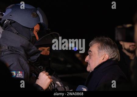 NRW Innenminister Herbert Reul besucht Einsatzkräfte am Kölner Dom, 31.12.2023 NRW Innenminister Herbert Reul besucht an Silvester die Einsatzkräfte von Polizei und Rettungsdiensten am Kölner Dom, 31.12.2023 Köln Kölner Dom NRW Deutschland *** NRW Innenminister Herbert Reul besucht die Rettungsdienste am Kölner Dom, 31 12 2023 NRW Innenminister Herbert Reul besucht am Silvesterabend Polizei und Rettungsdienste im Kölner Dom, 31 12 2023 Kölner Dom NRW Deutschland Copyright: xBEAUTIFULxSPORTS/Derixx Stockfoto