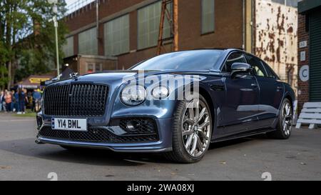 2023 Bentley Flying Spur, ausgestellt im Bicester Heritage Scramble am 8. Oktober 2023. Stockfoto