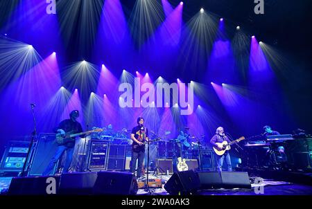 Oakland, USA. Dezember 2023 30. Der String Cheese Incident tritt am 30. Dezember 2023 im Fox Theater in Oakland, Kalifornien auf. Foto: Casey Flanigan/imageSPACE Credit: Imagespace/Alamy Live News Stockfoto