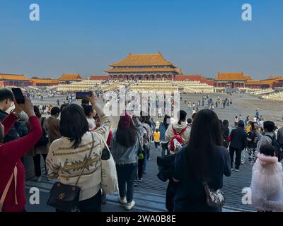 Peking, China, Große Menschenmenge, Chinesen, Touristen, Besuch in der Verbotenen Stadt, dem Kaiserpalastgebäude Stockfoto