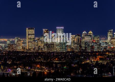 Calgary bei Nacht - Blick auf Alberta Canada vom Nose Hill Park Stockfoto