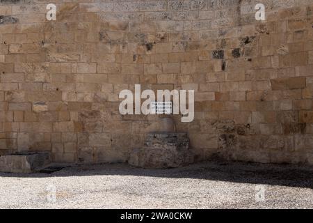 Die Überreste der byzantinischen Kirche im Innenhof der Himmelfahrtskapelle in der Altstadt von Jerusalem Stockfoto