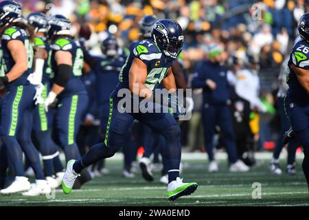 Seattle, WA, USA. Dezember 2023 31. Seattle Seahawks Linebacker Bobby Wagner (54) während der Aufwärmphase vor dem NFL Football Spiel zwischen den Pittsburgh Steelers und Seattle Seahawks in Seattle, WA. Steve Faber/CSM/Alamy Live News Stockfoto