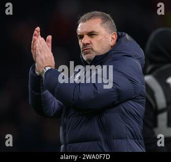 London, Großbritannien. 31. Dezember 2023 - Tottenham Hotspur gegen AFC Bournemouth - Premier League - Tottenham Hotspur Stadium. Tottenham Manager Ange Postecoglou feiert beim letzten Pfeifen. Bildnachweis: Mark Pain / Alamy Live News Stockfoto