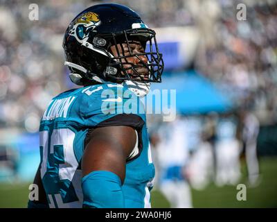 Jacksonville, FL, USA. Dezember 2023 31. Jacksonville Jaguars Linebacker Foyesade Oluokun (23) während eines Spiels gegen die Carolina Panthers in Jacksonville, FL. Romeo T Guzman/Cal Sport Media/Alamy Live News Stockfoto