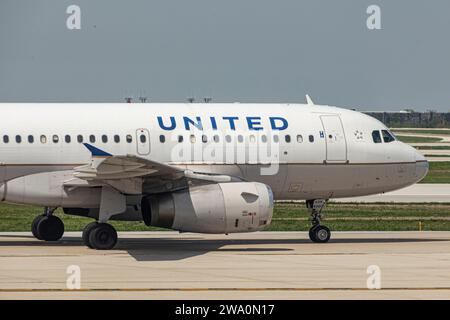 Chicago, USA. Mai 2023. United Airlines Airbus A319 Flugzeug auf dem Chicago O'Hare International Airport in den Vereinigten Staaten von Amerika gesehen. Das Flugzeug hat die Hecknummer N840UA. (Credit Image: © Nik Oiko/SOPA Images via ZUMA Press Wire) NUR REDAKTIONELLE VERWENDUNG! Nicht für kommerzielle ZWECKE! Stockfoto