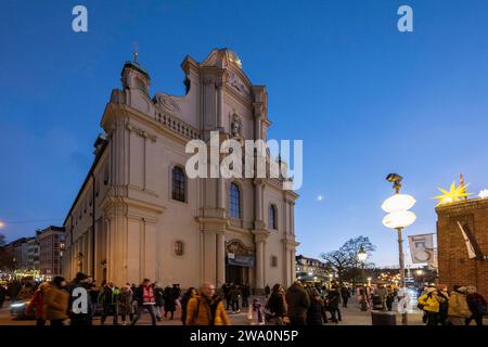 Heilig Geist Kirche, Viktualienmarkt, München, Bayern, Deutschland, Europa Stockfoto