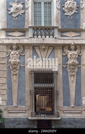 Karyatiden an der Fassade des Palazzo Nicolosio Lomellino, erbaut 1559, Via Garibaldi, 7, Genua, Italien, Europa Stockfoto