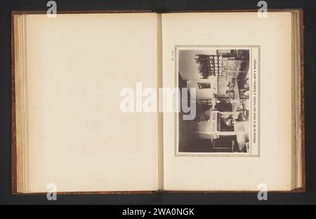 Blick auf den Speisesaal der Burg Loppem in Zedelgem-Loppem, Belgien, Joseph Casier, um 1891 - in oder vor 1896 photomechanischer Druck Zedelgem Papier Kollotypburg. Speisesaal Loppem Castle Stockfoto