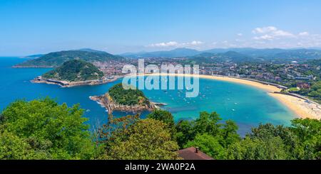 Panoramablick auf den Strand der Stadt San Sebastian vom Berg Igeldo, Gipuzkoa. Baskenland Stockfoto