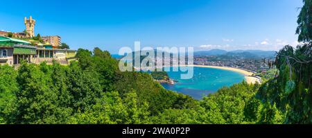 Panoramablick auf den Strand der Stadt San Sebastian, Gipuzkoa. Baskenland Stockfoto