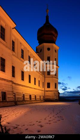 Benediktinerkloster Göttweig am Abend im Winter, Furth bei Krems an der Donau, Niederösterreich, Österreich, Europa Stockfoto