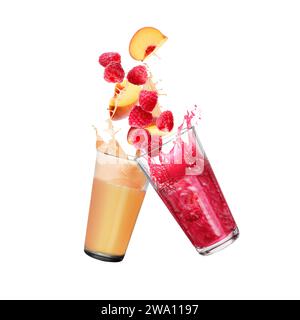 Frische Fruchtsäfte, die aus Gläsern auf weißem Hintergrund spritzen Stockfoto