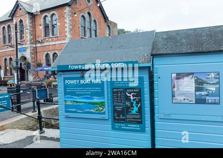 Herbst 2023, Fowey in Cornwall England, Fowey Bootsverleih Hütte am Kai, England, Großbritannien Stockfoto