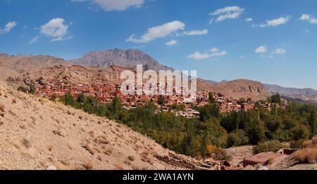 Panoramablick auf das historische Dorf Abyaneh, Natanz County, Iran. Stockfoto