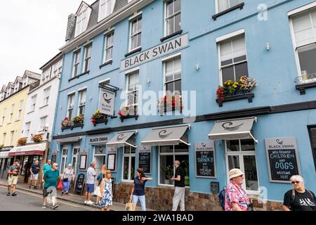 Looe Cornwall, The Black Swan Inn and Pub Restaurant in der Fore Street ...