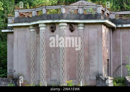 Baufällige Gebäude am Stadtrand Stockfoto