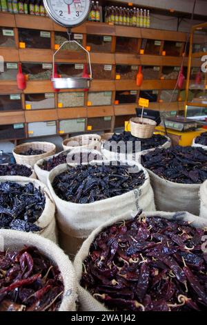 Chillis zum Verkauf in einem Geschäft in Jamaica Market, Mexico City, Mexiko Stockfoto