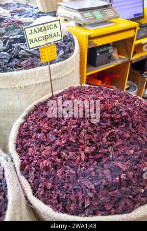 Jamaica Nacional (Hibiskus) im Geschäft auf Jamaica Market, Mexiko-Stadt Stockfoto