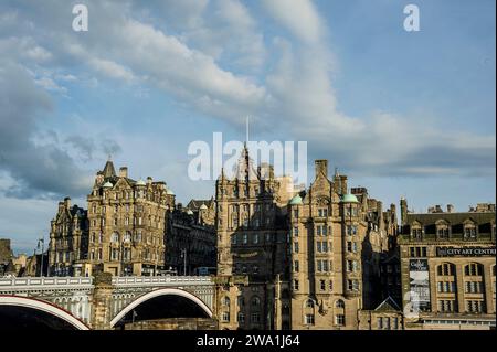 Edimbourg - mai 2014 Edimbourg, capitale de l'Ecosse EST une ville moyen-ageuse d'envergure humaine. Edinburgh, die Hauptstadt Schottlands, ist eine Mitte Stockfoto