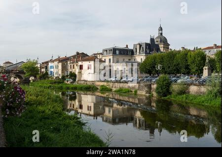 Bar-le-Duc EST une ville connue pour la qualite de Son patrimoine et Son superbe Quartier Renaissance. Canal de la Meuse au Rhin | Bar-Le-Duc ist ein ci Stockfoto