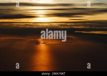 Sonnenuntergang über dem Ebro-Delta aus der Luft Stockfoto