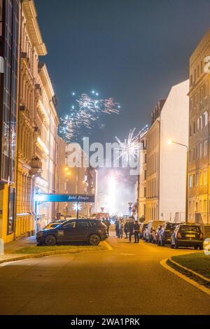 Böller, Raketen und Knaller in der Innenstadt von Leipzig zum Jahreswechsel 2023/2024. Silvester Leipzig *** Feuerwerkskörper, Raketen und Knaller in der Leipziger Innenstadt zur Jahreswende 2023 2024 Silvester Leipzig Stockfoto